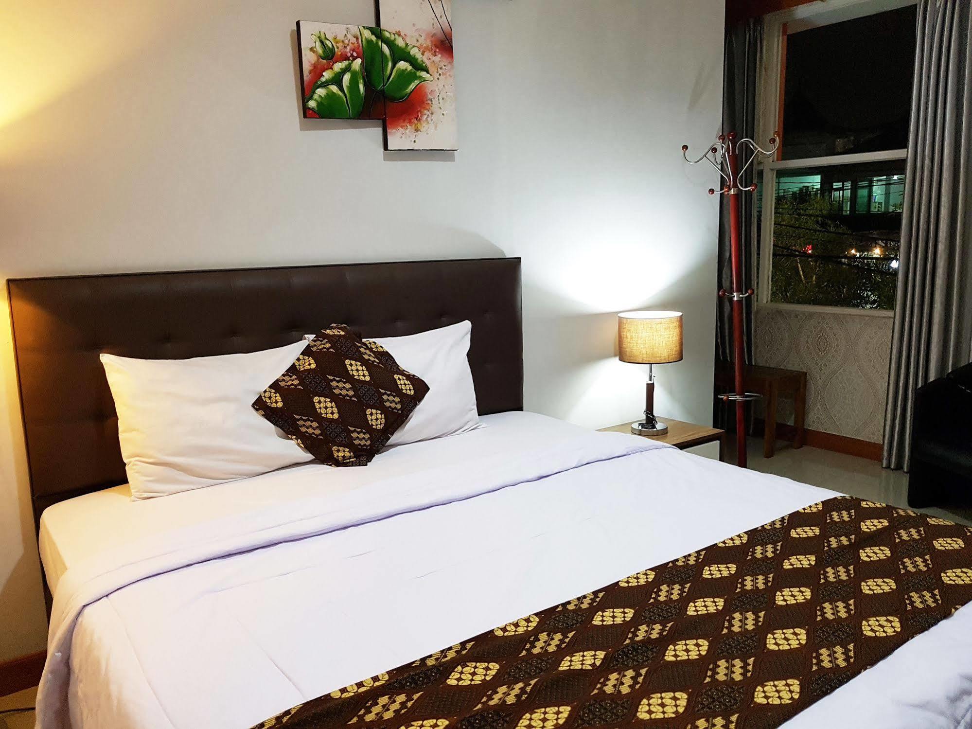 Rene Hotel Jogyakarta Zewnętrze zdjęcie